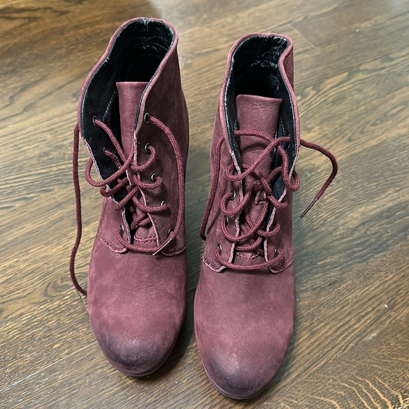 MAROON STEVE MADDEN HEELS - Picture 2 of 7